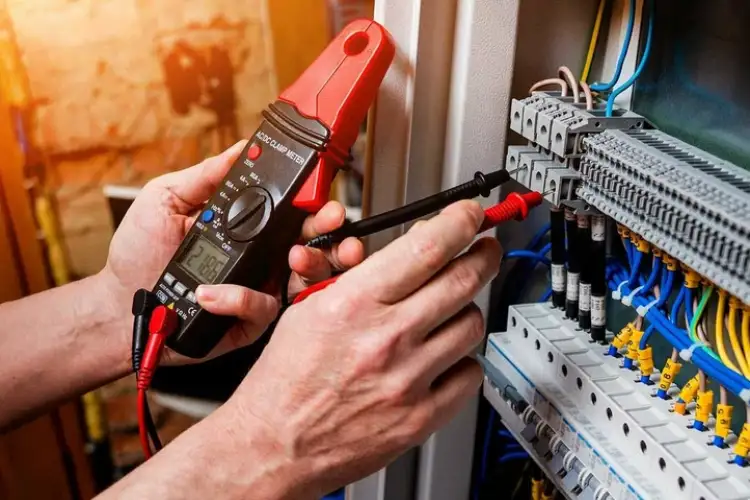 تعمیرات برق صنعتی