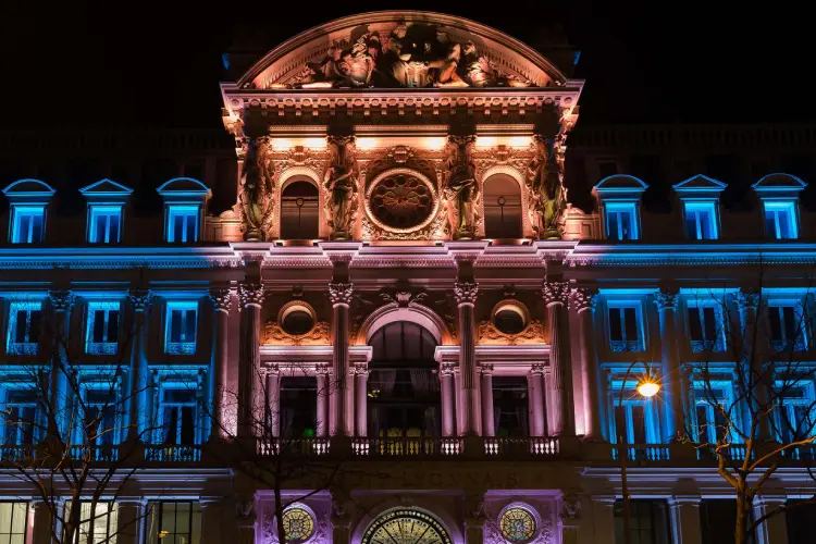 نورپردازی نمای ساختمان