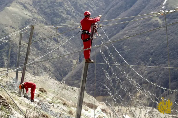 نصب توری راک فال برای جلوگیری از ریزش سنگ