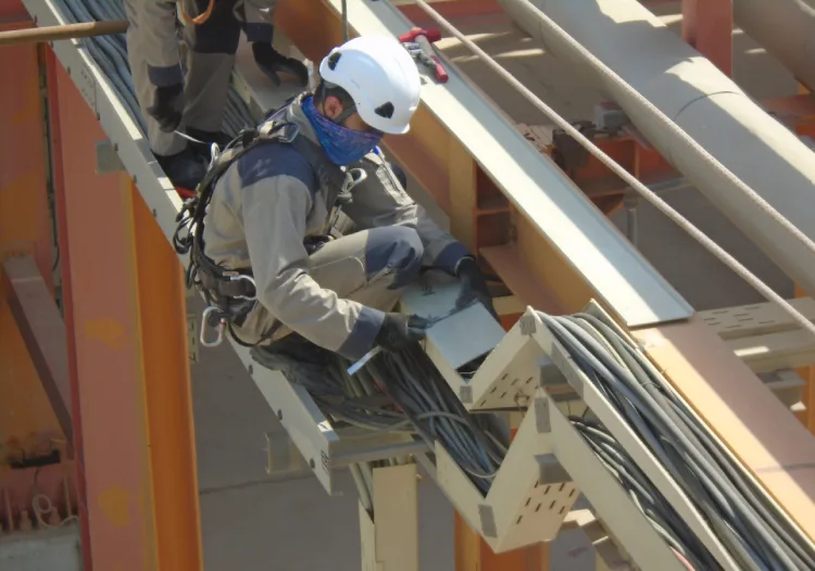 خدمات کار در ارتفاع