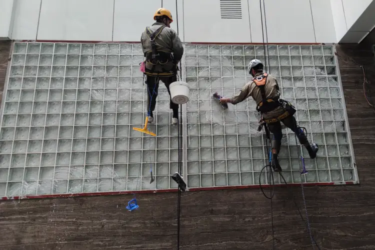 شستشوی نما با واتر سندبلاست