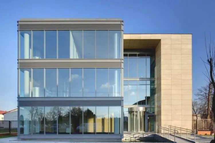 مسئولیت ریزش سنگ نمای ساختمان